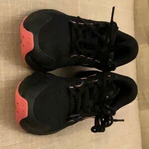 Under Armour, size 5Y, black